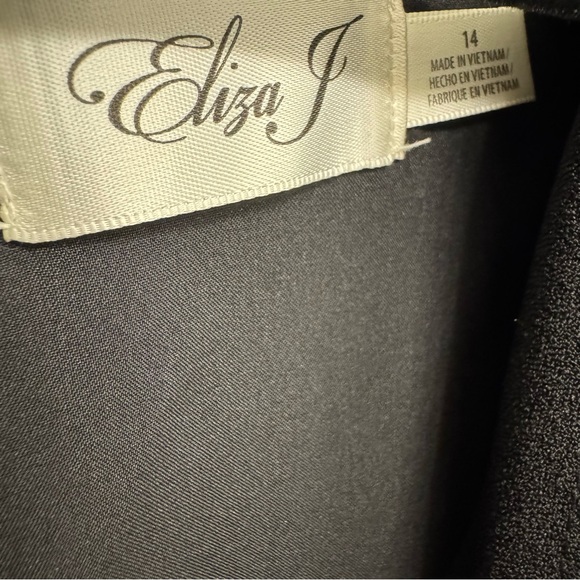 Eliza J Ruffle Sleeve Sheath Dress - Picture 6 of 6